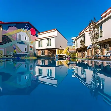 Nayino Hotel 4*