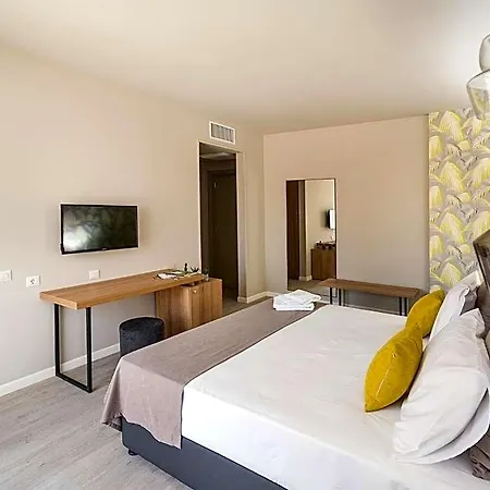 Nayino 4* Mamaia
