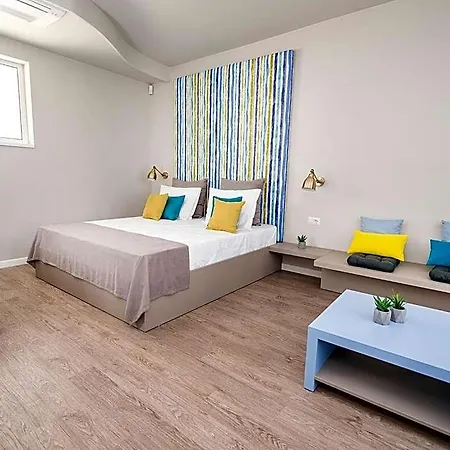 Nayino Hotel 4*
