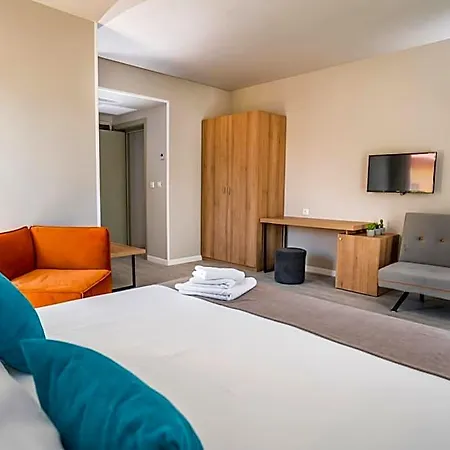 Nayino Hotel