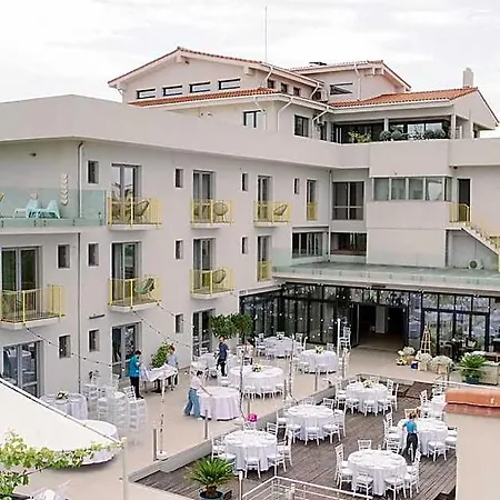 Nayino Hotel