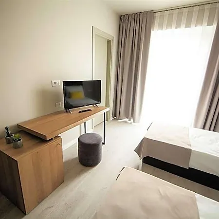 Nayino Hotel