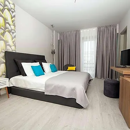 Nayino Hotel 4*
